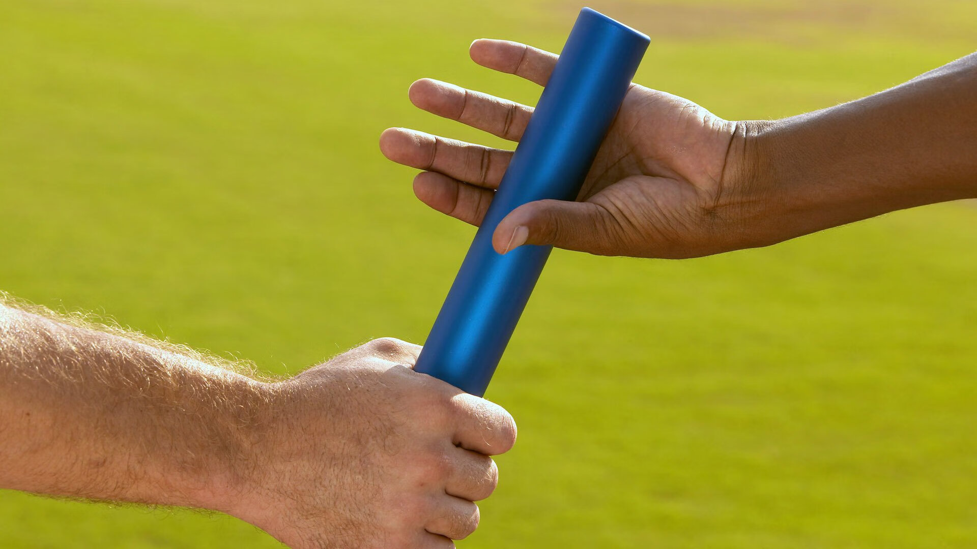 “逆境生存：车手在极端气候下的英雄演绎”